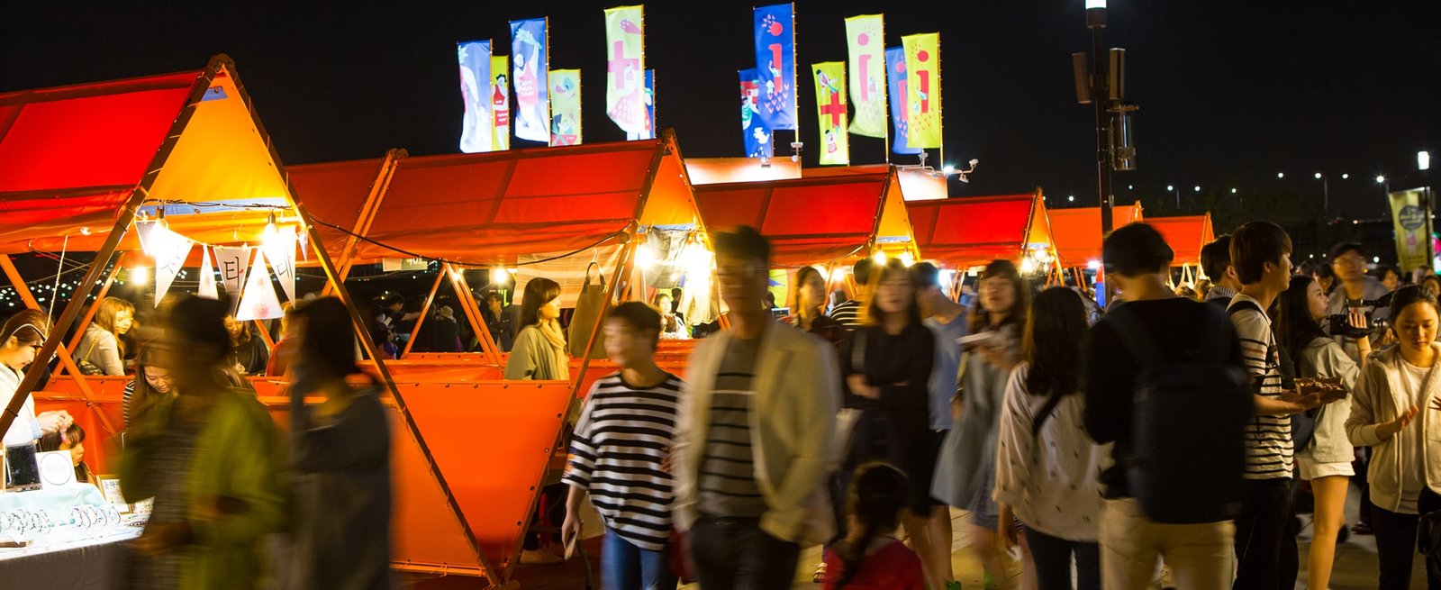 Stackable Stalls Turn Empty Spaces Into Vibrant Markets — Pop-Up City