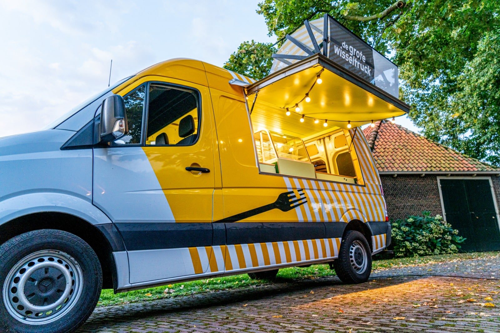 This Bright Yellow Food Truck Helps Local Chefs Kickstart Their