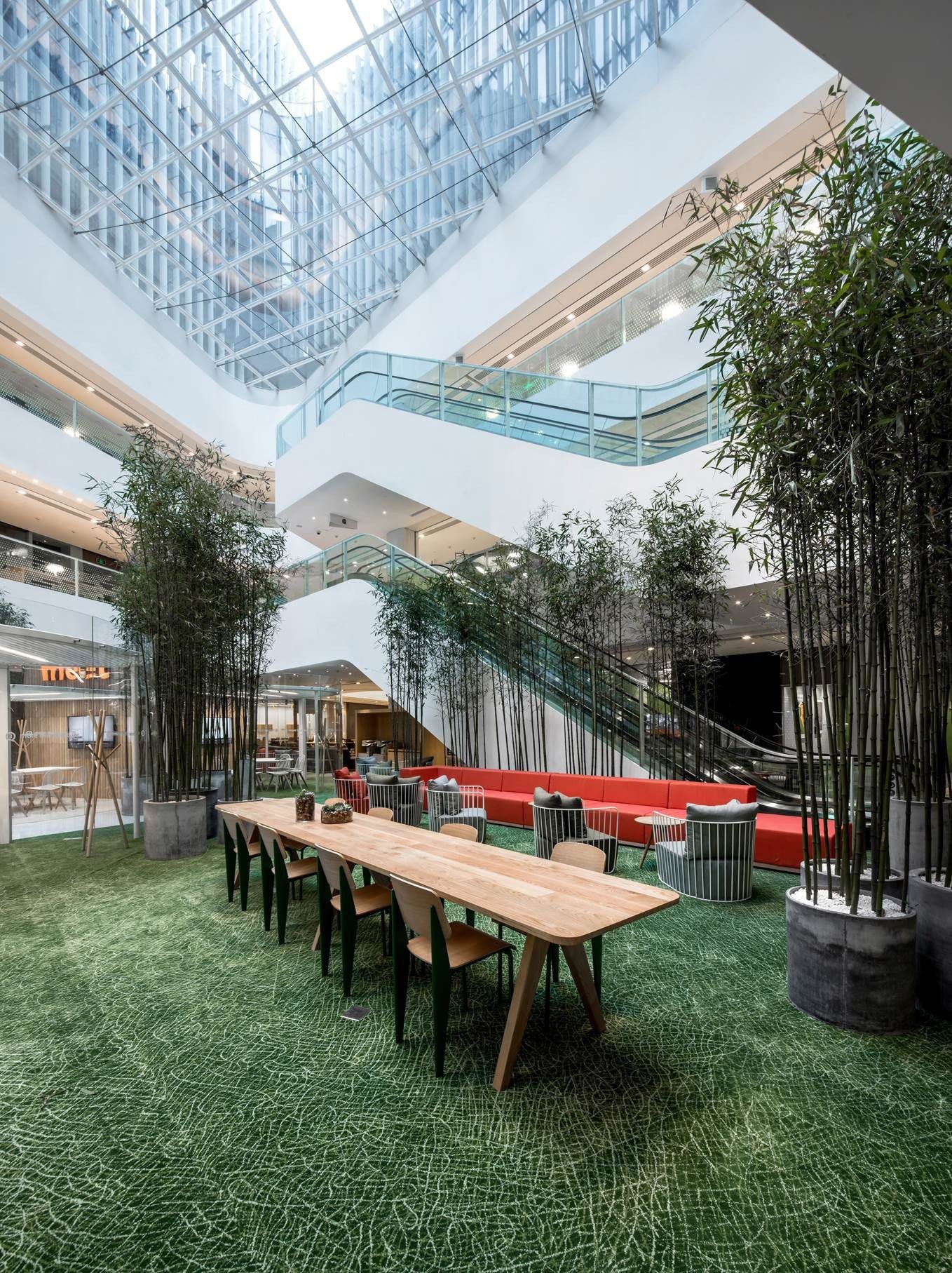 empty-chinese-shopping-malls-become-co-working-hubs-pop-up-city